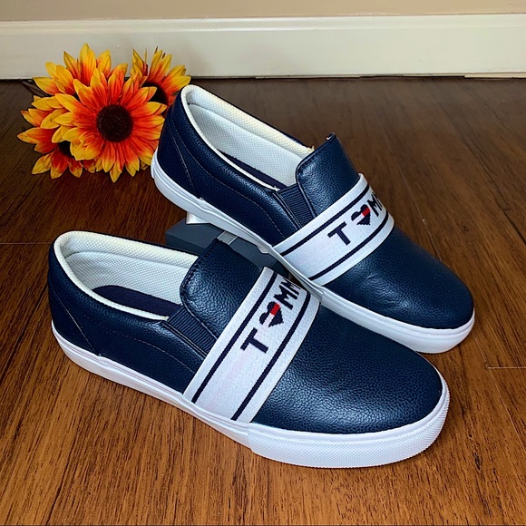 Tommy Hilfiger Shoes - Tommy Hilfiger Lourena Sneaker- 6.5